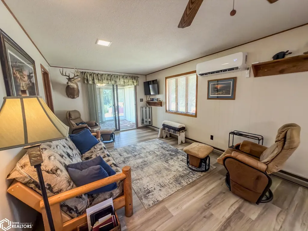 5251 Drake Drive Brooklyn IA 52211