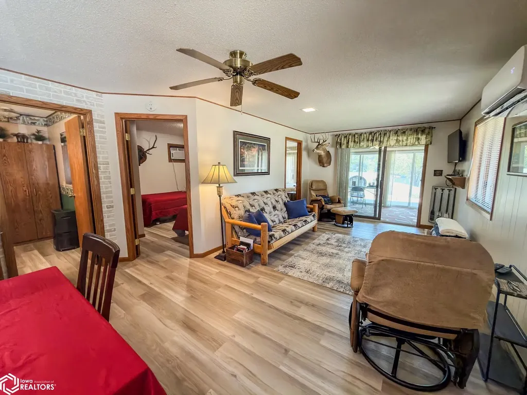 5251 Drake Drive Brooklyn IA 52211