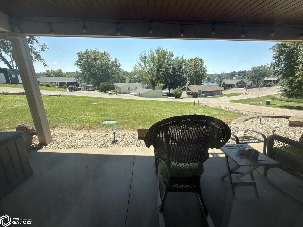 5251 Drake Drive Brooklyn IA 52211