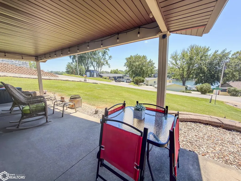 5251 Drake Drive Brooklyn IA 52211