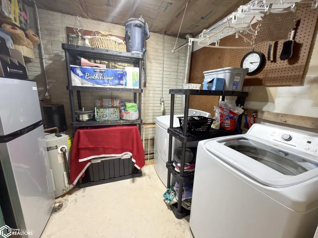 5251 Drake Drive Brooklyn IA 52211