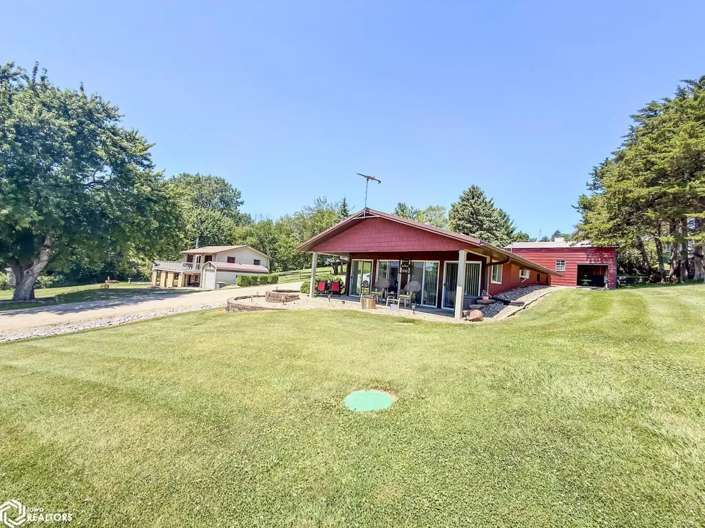 5251 Drake Drive Brooklyn IA 52211
