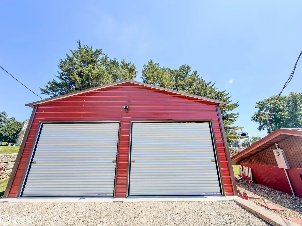 5251 Drake Drive Brooklyn IA 52211