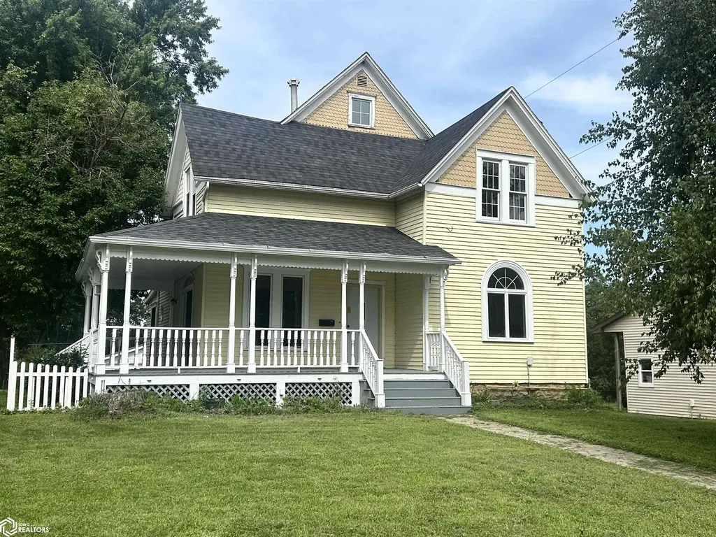 524 N 3rd Street Marshalltown IA 50158