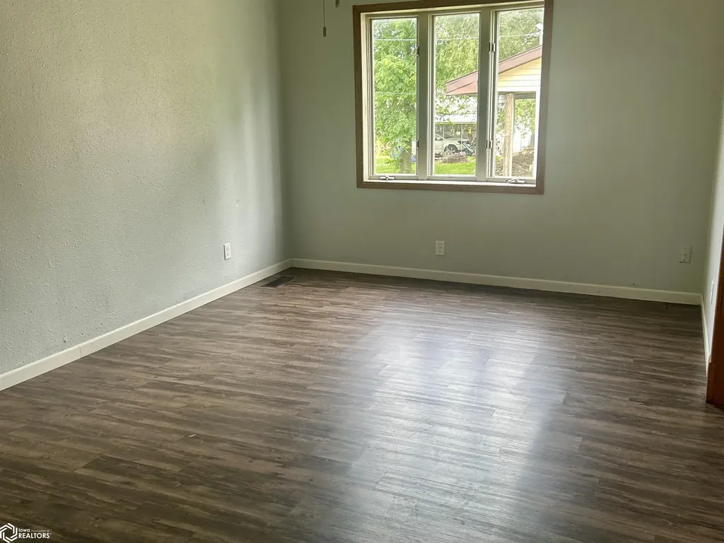 524 N 3rd Street Marshalltown IA 50158