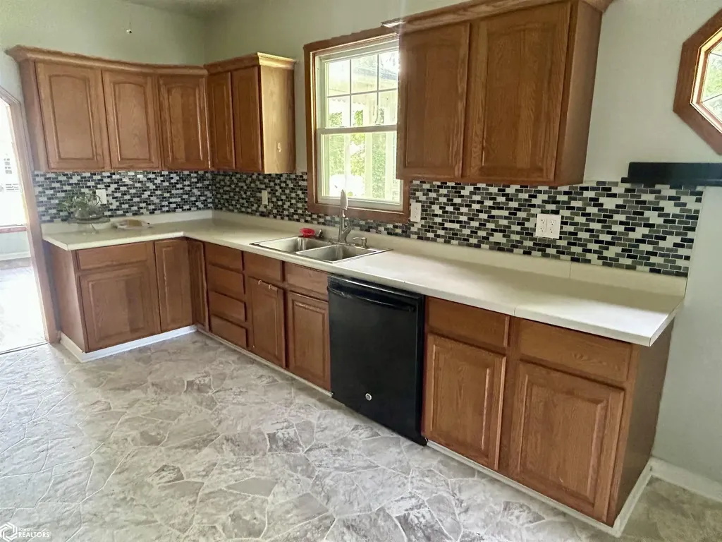 524 N 3rd Street Marshalltown IA 50158