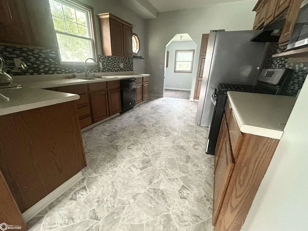 524 N 3rd Street Marshalltown IA 50158