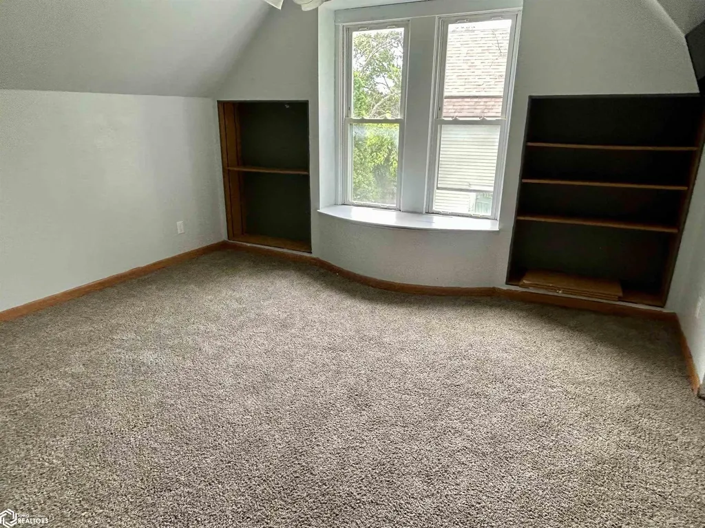524 N 3rd Street Marshalltown IA 50158
