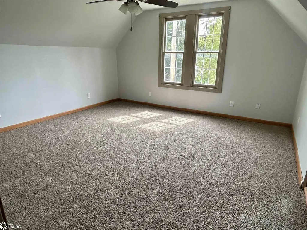 524 N 3rd Street Marshalltown IA 50158