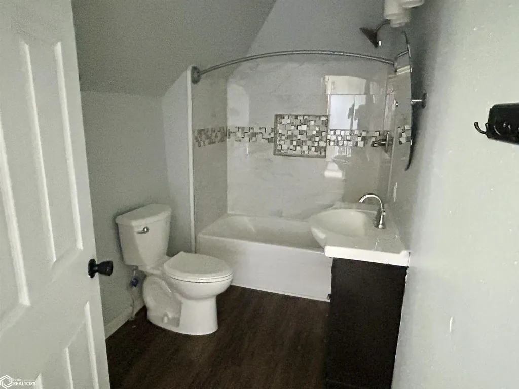 524 N 3rd Street Marshalltown IA 50158