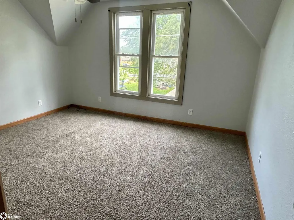 524 N 3rd Street Marshalltown IA 50158