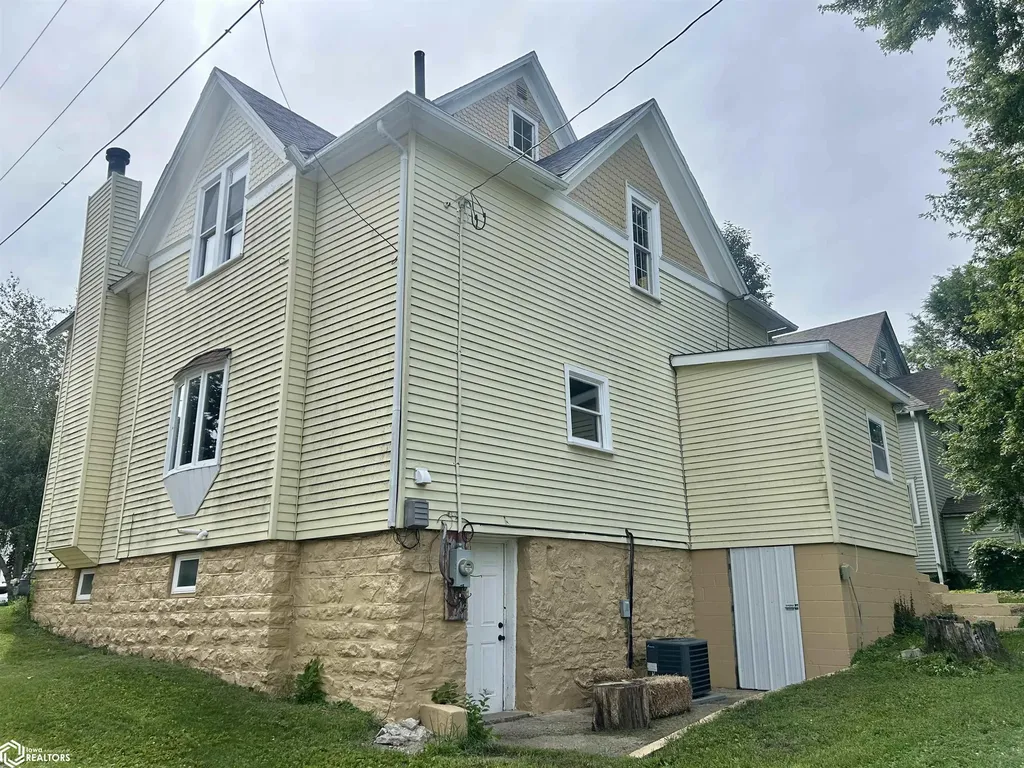 524 N 3rd Street Marshalltown IA 50158