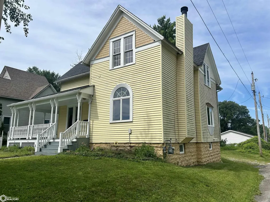 524 N 3rd Street Marshalltown IA 50158