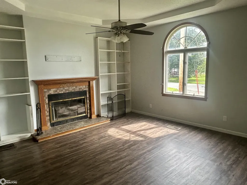 524 N 3rd Street Marshalltown IA 50158