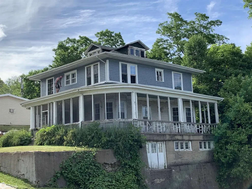 304 Maple Street Burlington IA 52601