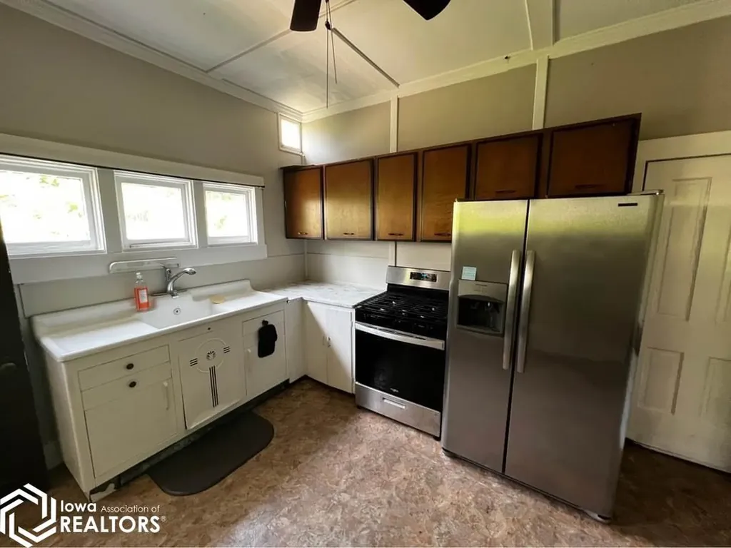 304 Maple Street Burlington IA 52601
