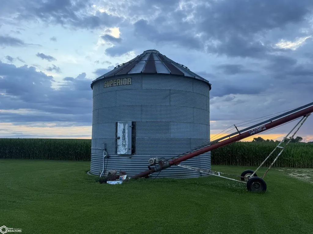 Highway 151 Monticello IA 52310