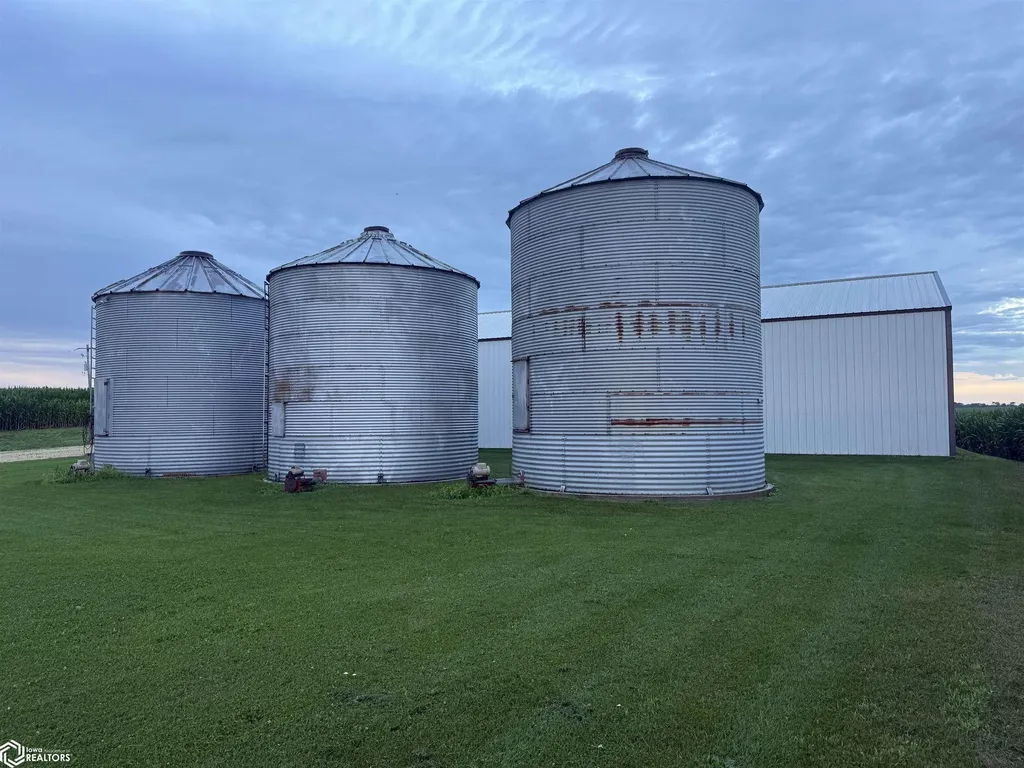 Highway 151 Monticello IA 52310