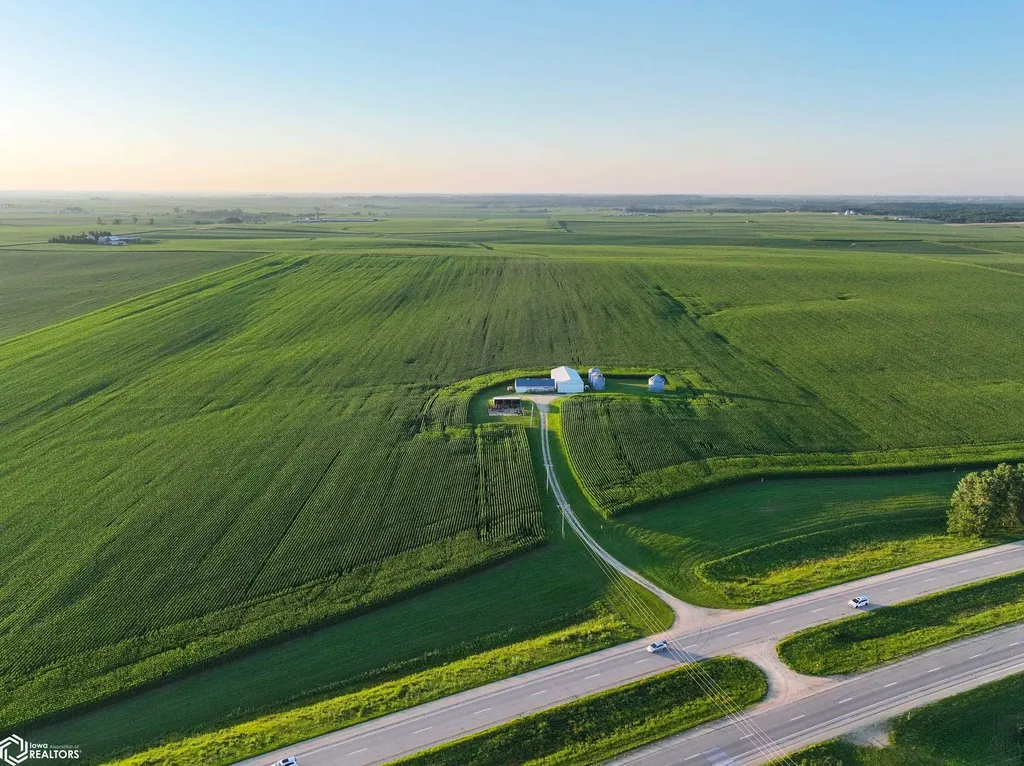 Highway 151 Monticello IA 52310