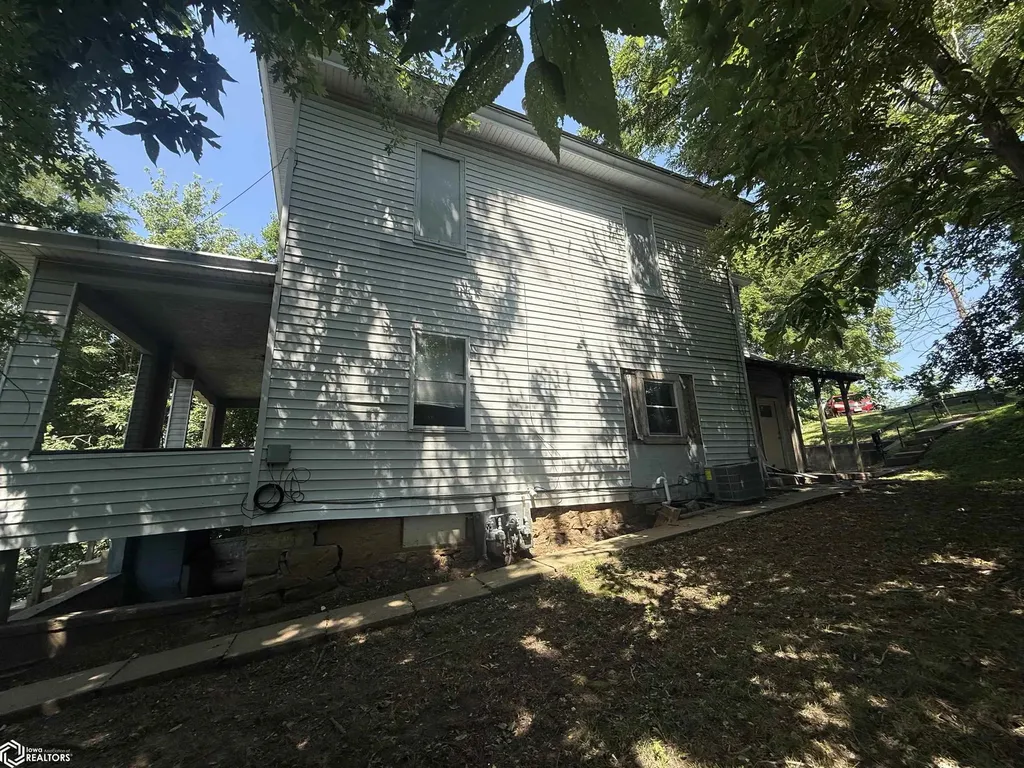 1006 -1008 Court Street Burlington IA 52601