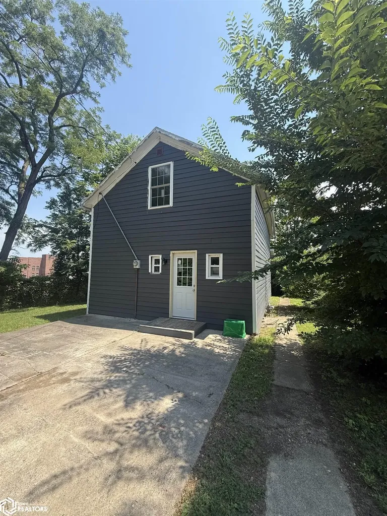 317 S 3rd Street Burlington IA 52601