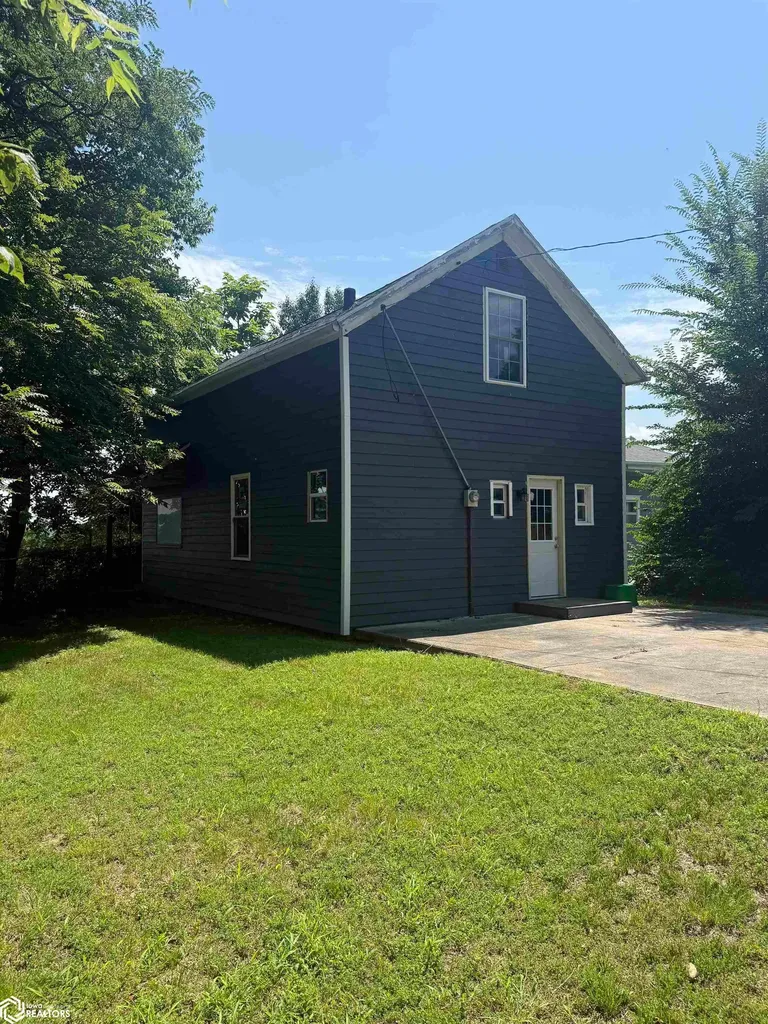 317 S 3rd Street Burlington IA 52601