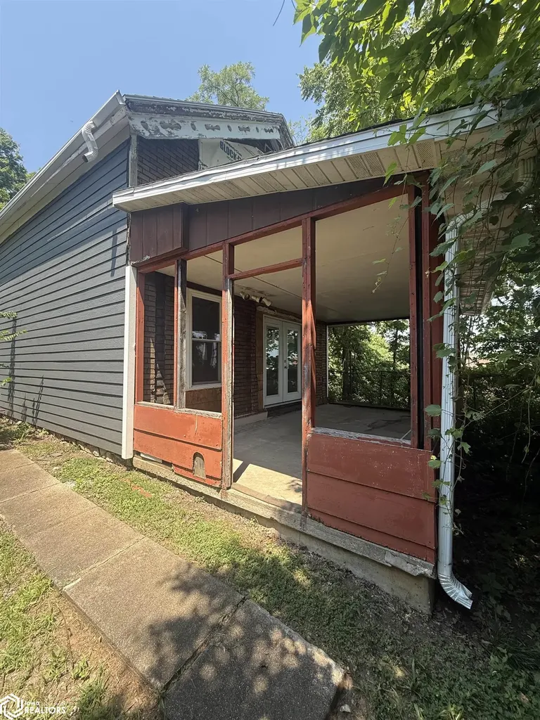 317 S 3rd Street Burlington IA 52601