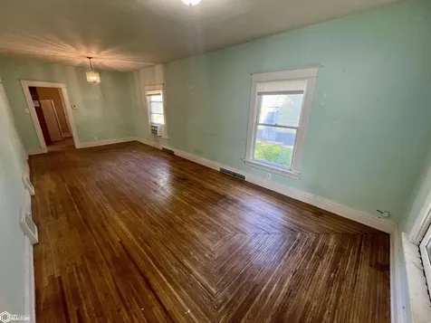 702 S 3rd Street Fairfield IA 52556