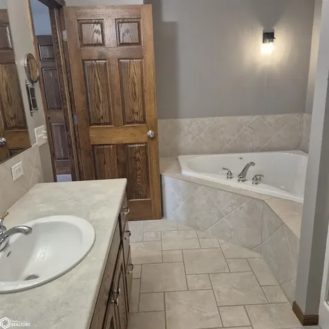 14 Cambridge Court Ottumwa IA 52501