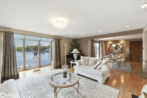 154 Lakeview Drive Mason City IA 50401