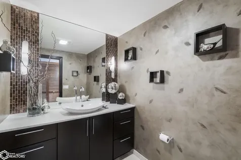 154 Lakeview Drive Mason City IA 50401