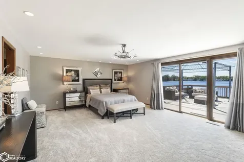 154 Lakeview Drive Mason City IA 50401
