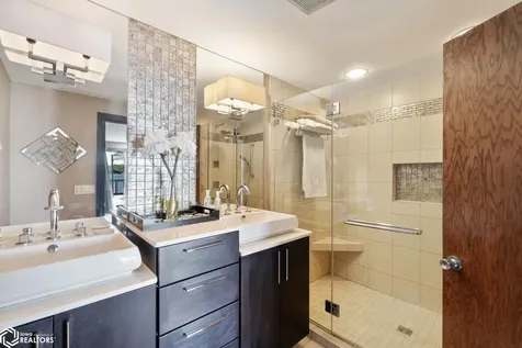 154 Lakeview Drive Mason City IA 50401