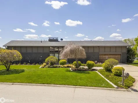 154 Lakeview Drive Mason City IA 50401