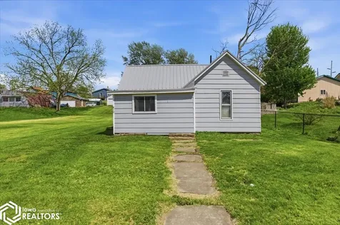 610 Center Street Grinnell IA 50112