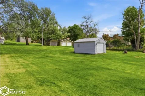 610 Center Street Grinnell IA 50112