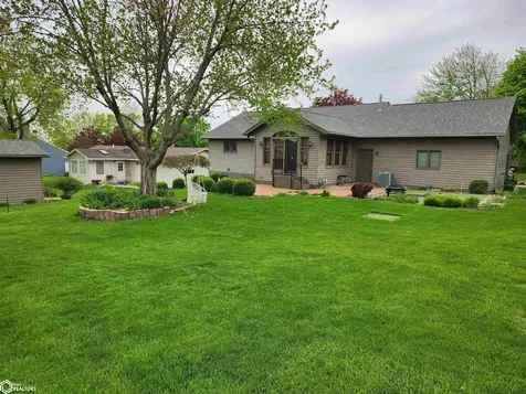 1308 Washington Street Tama IA 52339