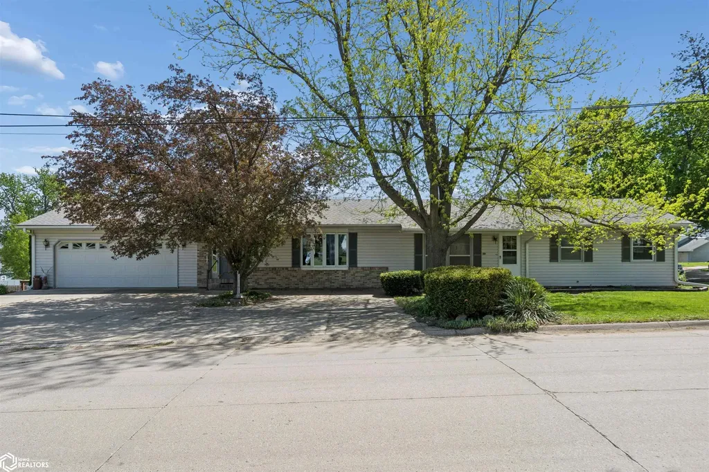 612 Lincoln Street Gladbrook IA 50635