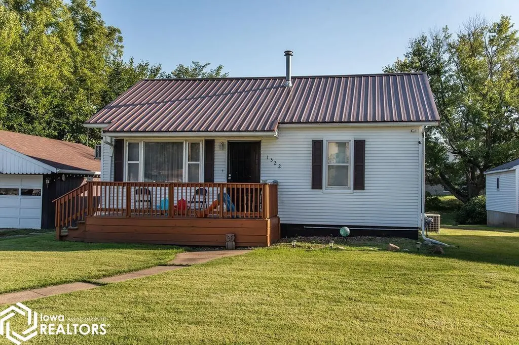 1322 Mowrey Avenue Ottumwa IA 52501