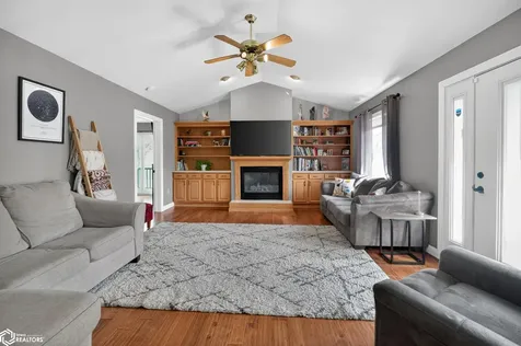 407 W Merle Hibbs Boulevard Marshalltown IA 50158