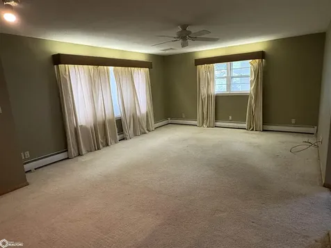 1754 Grape Avenue Fairfield IA 52556
