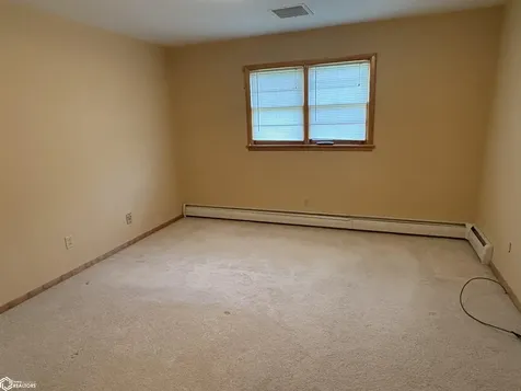 1754 Grape Avenue Fairfield IA 52556