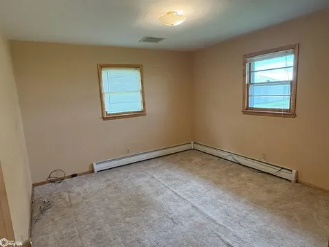 1754 Grape Avenue Fairfield IA 52556