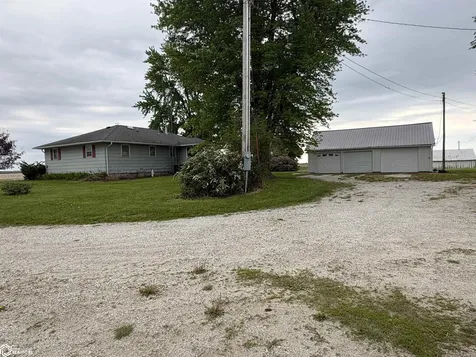 1754 Grape Avenue Fairfield IA 52556