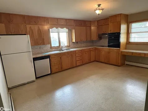 1754 Grape Avenue Fairfield IA 52556