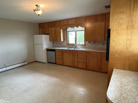 1754 Grape Avenue Fairfield IA 52556