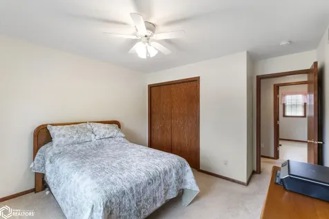 1530 S Kentucky Avenue Mason City IA 50401