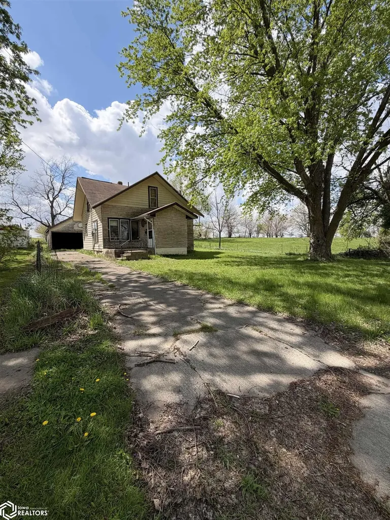 1517 20th Avenue Eldora IA 50627