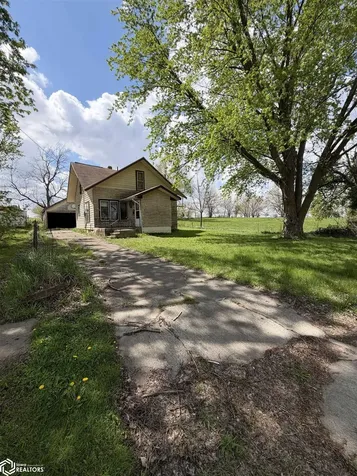 1517 20th Avenue Eldora IA 50627