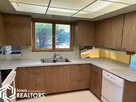 205 Carson Iowa Falls IA 50126